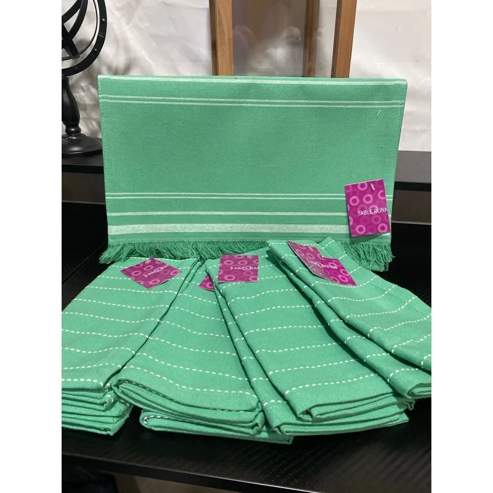 Table Runner plus 4 -2 pks of‎ Cloth Napkins